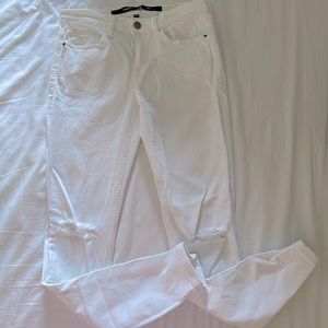 White skinny jeans